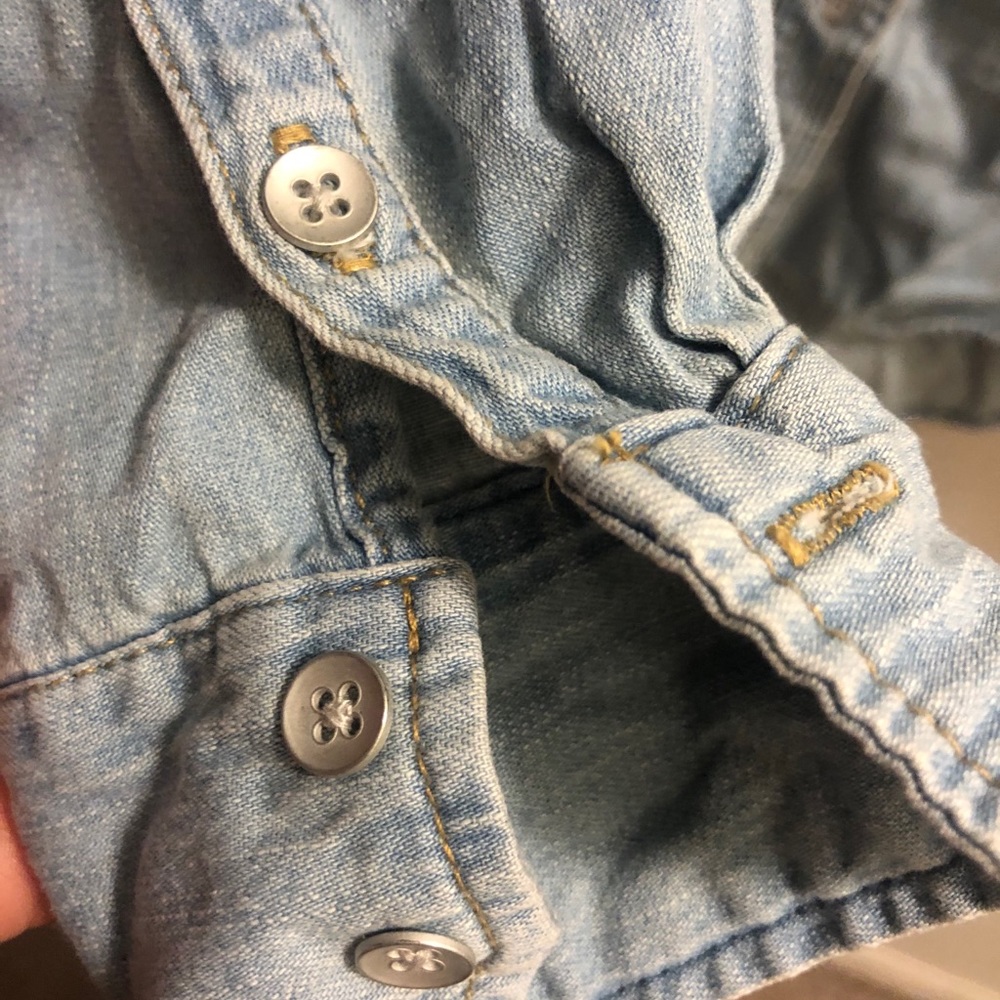 Universal Thread Long-Sleeve Collared Denim Shirt - image 4